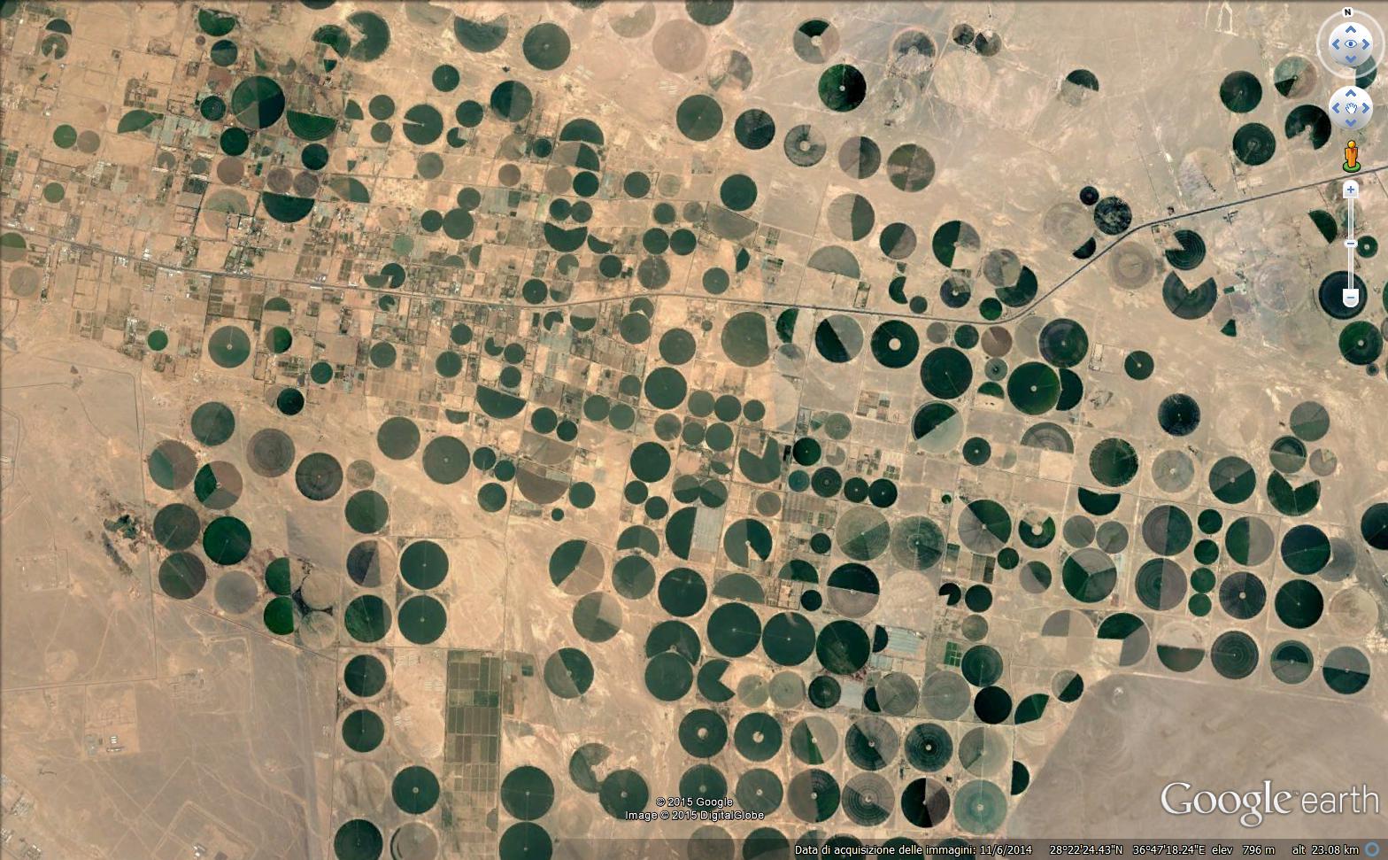 Pivot per l'irrigazione a Tabuk, nel deserto dell'Arabia Saudita 